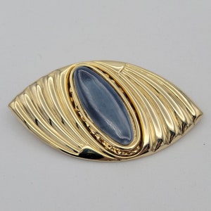 Vintage 1970s Oversize Jeri-Lou Gold Tone Textured Oval Scarf Clip with Blue/Gray Cabochon Costume Jewelry Statement Retro Accessories Women