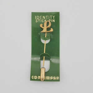 Vintage NUEVO Comtempra Oro Tono Identidad Carta L Stick Pin Traje Joyería Retro Declaración Mujeres Sombrero Recto Broche 1980s Inicial Cursiva