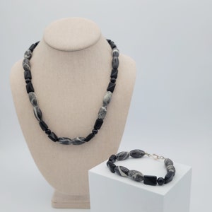 Vintage Black & White Marbled Agate Beaded Jewelry Set with Matching Necklace and Bracelet Costume Jewelry Retro Statement Women Mineral