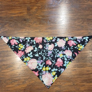 Vintage 1970s Polyester Triangle Kerchief Head Neck Scarf with Floral Design Retro Women Accessories Statement Leaves Leaf Black Pink Green