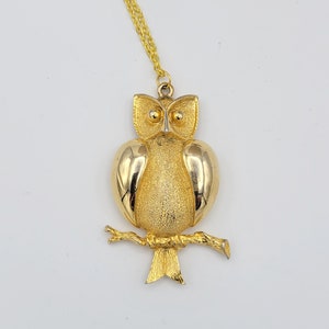 Vintage 1970s Chunky Gold Tone Textured Owl on Branch Pendant with Cable Chain Necklace Costume Jewelry Retro Statement 20&quot; Chrome Wings