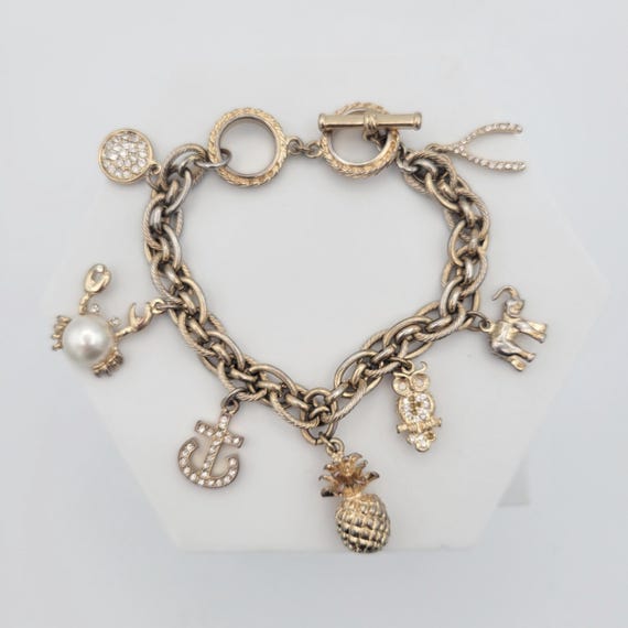 Vintage Chunky Gold Tone Cable Chain & Lucky Charm Bracelet Costume Jewelry Retro Women Accessories Statement Oversize Large 8 1/2" Max