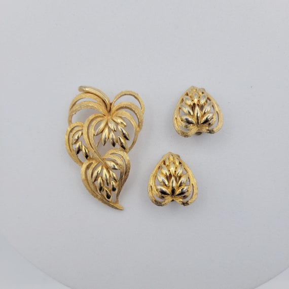 Vintage Gold Tone Openwork Leaf Jewelry Set with Matching Brooch & Clip On Earrings Costume Jewelry Retro Statement Women Textured Chrome