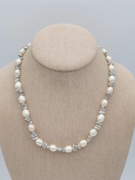 Vintage Single Strand of Freshwater White & Silver Colored Pearls Necklace with 925 Clasp Costume Jewelry Statement Retro Genuine Iridescent