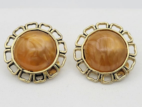 Vintage Oversize Gold Tone Floral & Orange Plastic Cabochon Clip On Earrings Retro Women Accessories Statement Costume Jewelry Round Circle