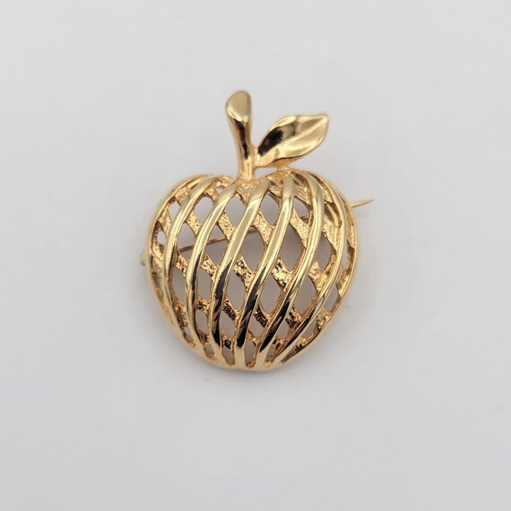Vintage Openwork Gold Tone Domed Apple Brooch Pin Costume Jewelry Retro Women Statement Accent Fruit Teacher School Lattice Woven Leaf Stem