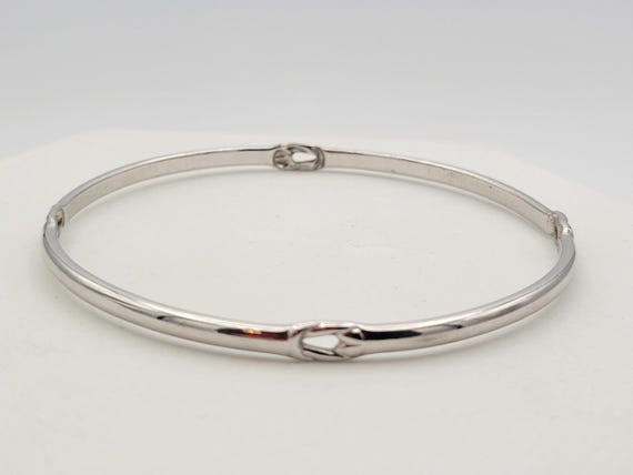 Vintage 1990s Monet Silver Tone Chrome Finished Openwork Loop Single Bangle Bracelet Costume Jewelry Statement Women Small Thin Minimal