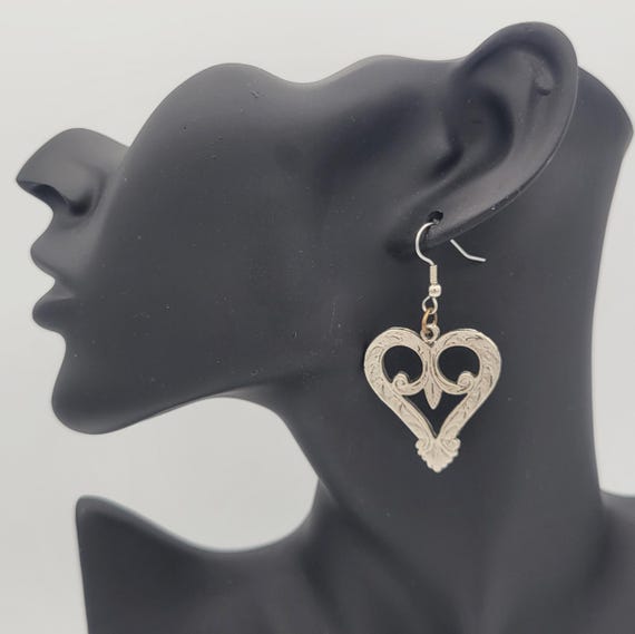 Vintage Silver Tone Openwork Art Nouveau Style Heart Dangle Earrings Costume Jewelry Women Retro Filigree Love Scroll Swirl Versatile