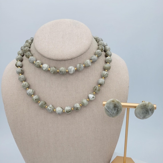 Vintage 1980s Green Marbled Beaded Chunky Jewelry Set with Necklace and Stud Earrings Costume Jewelry Retro Women Statement Sphere Oval