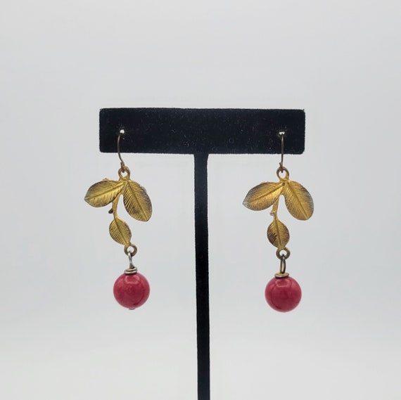 Vintage 1960s Gold Tone Textured Leaves Dangle Earrings with Fuchsia Glass Bead Costume Jewelry Retro Women 2 1/4" Leaf Pink Raspberry Ball