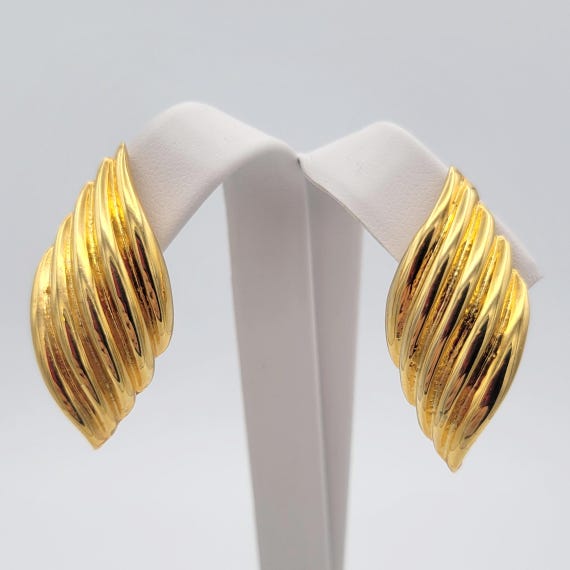 Vintage NEW Gold Tone Shiny Wing Shaped Clip On Earrings Statement Retro Women Accessories Costume Jewelry Curve Textured Ridges 1 1/2"