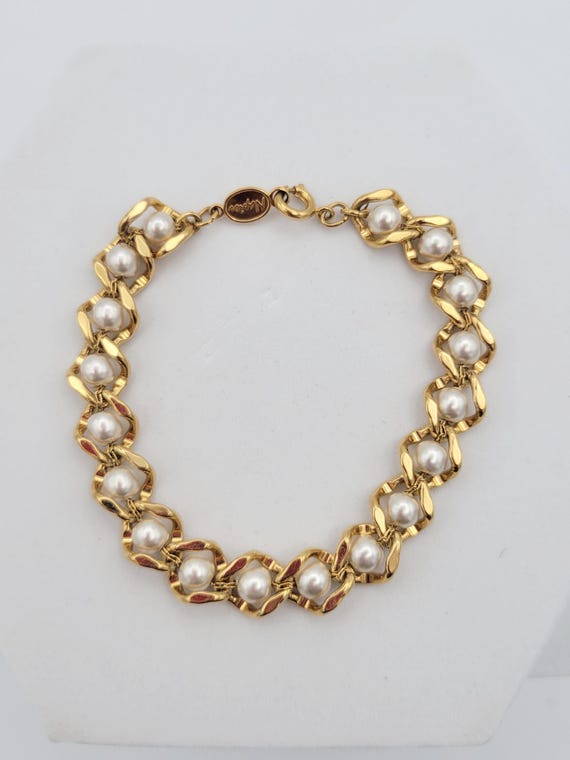 Vintage 1990s Napier Gold Tone Curb Chain Bracelet with White Faux Pearl Accents Costume Jewelry Retro Statement Women Ladies Beaded Beads