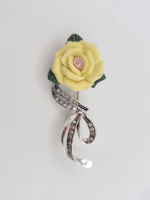 Vintage 1980s Avon Porcelain Yellow Rose & Silver Tone Ribbon with Rhinestones Brooch Pin Costume Jewelry Statement Accessories Women Floral
