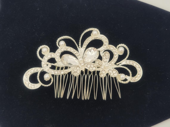 Vintage Silver Tone Butterfly Swirl Motif Rhinestone & Faux Pearl Hair Comb Costume Jewelry Statement Retro Faceted Sparkle Formal Elegant