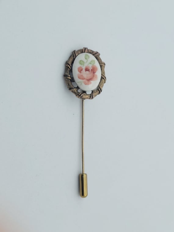 Vintage 1960s Gold Tone Rose Cameo Stick Pin Costume Jewelry Retro Statement Women Straight Hat Brooch Petals Rope Pink Green White Oval
