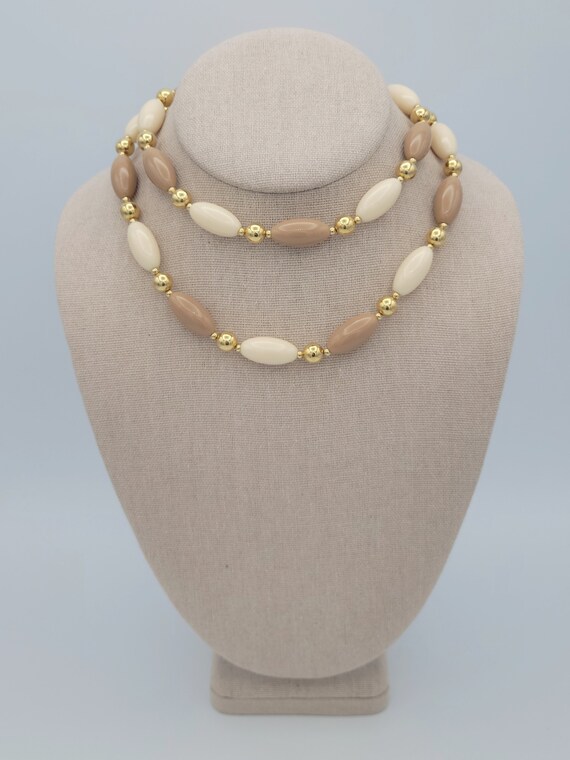 Vintage White, Tan & Gold-Tone Single Strand Beaded Necklace Costume Jewelry Retro Statement 30" Nude Brown Oval Round Screw Clasp