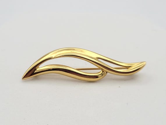 Vintage 1980s Monet Gold Tone Retro Modern Curved Line Openwork Brooch Costume Jewelry Retro Statement Women Pin Wisp Scallop Feather