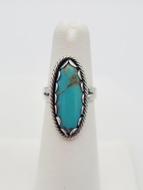 Vintage .925 Sterling Silver & Turquoise Oval Knuckle Statement Ring with Scalloped Edge Right Hand Ring Costume Jewelry US Size 4 3/4