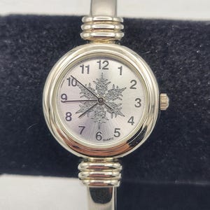 Vintage Silver Tone Round Snowflake Ladies Cuff Watch With  display picture 2