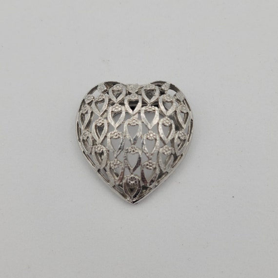 Vintage 1970s Celebrity Silver Tone Openwork Heart Shaped Dome Scarf Clip Costume Jewelry Statement Retro Accessories Women Floral 1 1/2"