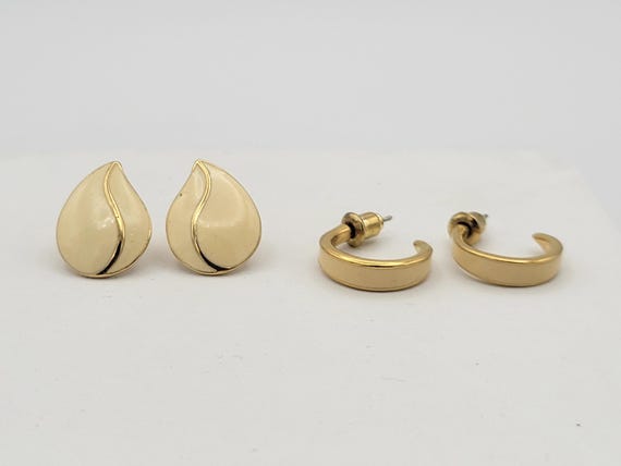 2 Pair of Vintage Gold Tone & Cream Enamel Earrings Small Studs Costume Jewelry Retro Women Statement Teardrop Monet Hoops White Ivory