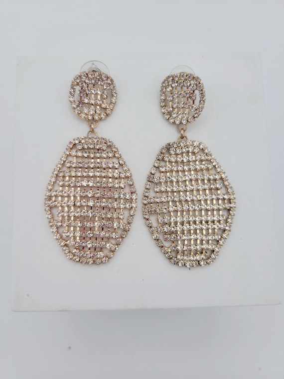 Vintage Gold Tone & Rhinestone Encrusted Mesh Oval Dangle Earrings Costume Jewelry Retro Women Statement Geometric Accessories Sparkle