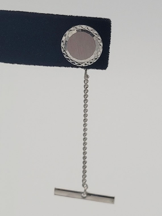 Vintage 1960s Silver Tone Diamond Cut Circle Tie Tack & Chain Costume Suit Men's Accessories Retro Minimal Circular Brushed Geometric
