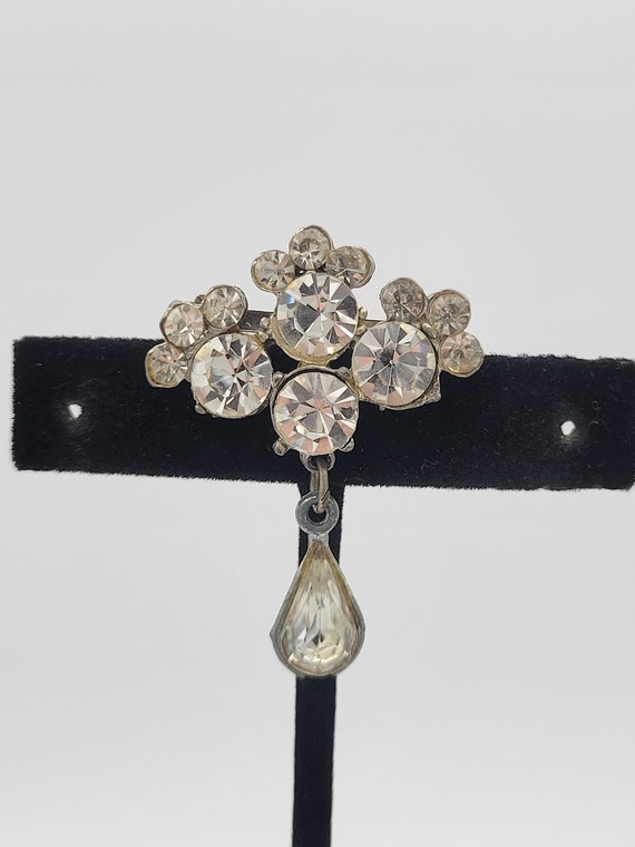 Vintage 1930s AJC Silver Tone & Rhinestone Encrusted Brooch with Teardrop Dangle Costume Jewelry Retro Statement Women Pin Bar Cluster Pear