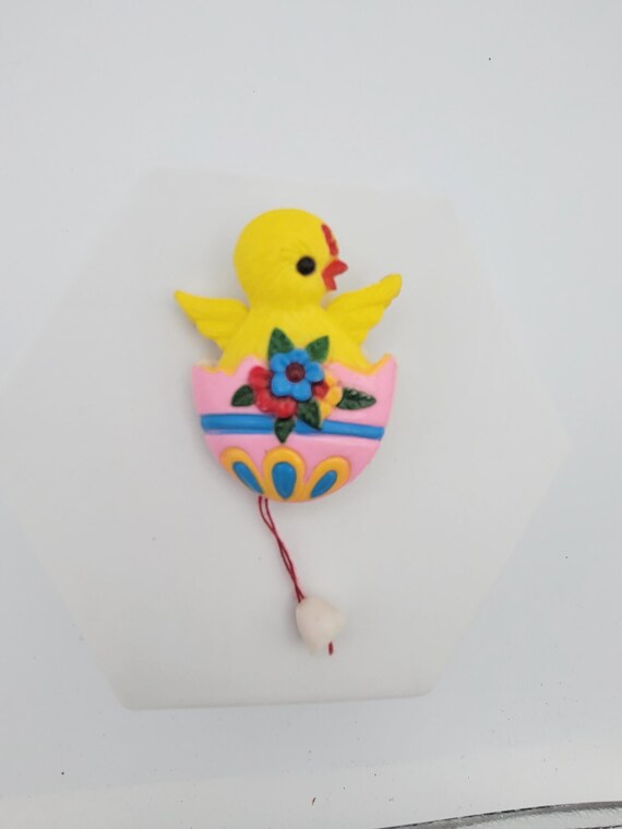 Vintage 1980s Plastic Articulated Easter Chick Brooch with Bell Pull String Costume Jewelry Retro Women Statement Egg Flapping Wings Piin