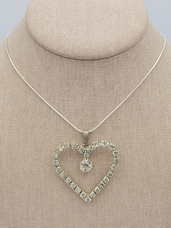 Vintage Silver Tone Openwork Rhinestone Heart Pendant with Serpentine Chain Necklace Costume Jewelry Retro Statement Women Accessories Clear