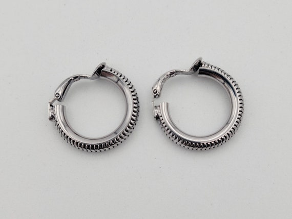 Vintage NEW Silver Tone Snake Chain Textured Hoop Clip On Earrings Costume Jewelry Statement Retro Accessories Women 1" Diameter Circles