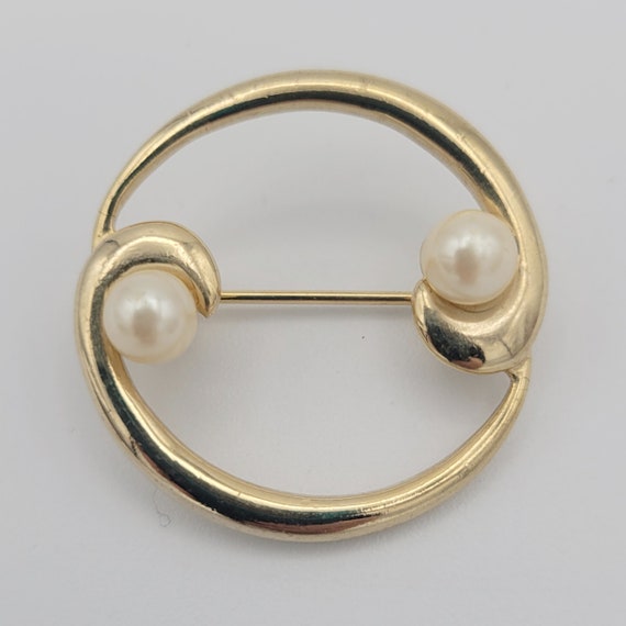 Vintage Gold Tone & Faux Pearl Circle Brooch with… - image 2