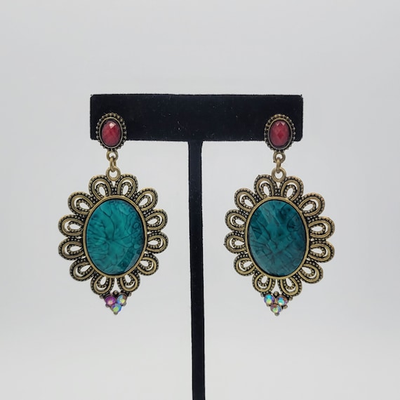 Vintage Gold Tone Bohemian Dangle Earrings with Teal & Raspberry Faceted Stones Costume Jewelry Retro Women Statement Oversize Nailhead Edge