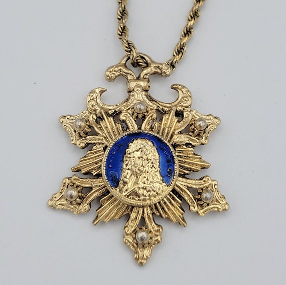 Vintage Gold Tone Kaiser Leopold I Holy Roman Emperor Austria Pendant with Gold Tone Rope Chain Necklace Costume Jewelry Retro Statement