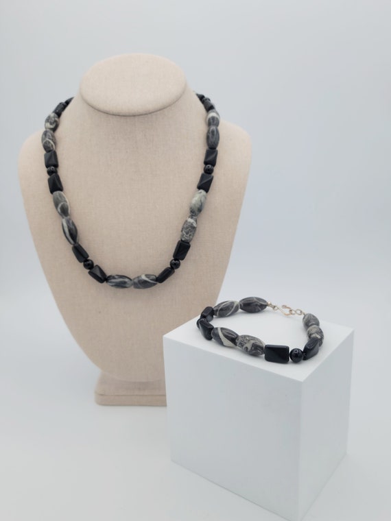 Vintage Black & White Marbled Agate Beaded Jewelry Set with Matching Necklace and Bracelet Costume Jewelry Retro Statement Women Mineral