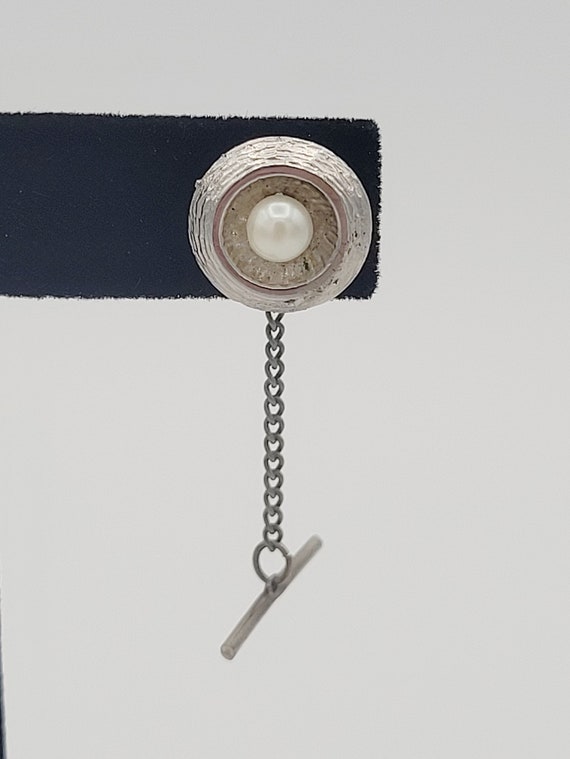 Vintage 1960s Silver Tone Circular Tie Tack & Chain with White Cultured Pearl Accent Costume Suit Men's Accessories Retro Circle Geometric