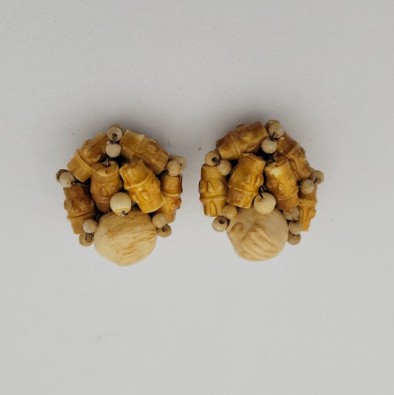 Vintage 1960s White & Tan Beaded Cluster Stud Clip On Earrings Hong Kong Costume Jewelry Statement Retro Accessories Women 1" Brown Beige