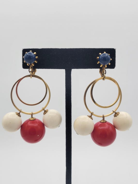 Vintage 1970s Gold Tone Patriotic Chandelier Clip On Earrings Costume Jewelry Retro Statement Lapel Hat Pin American Red White Blue Beads