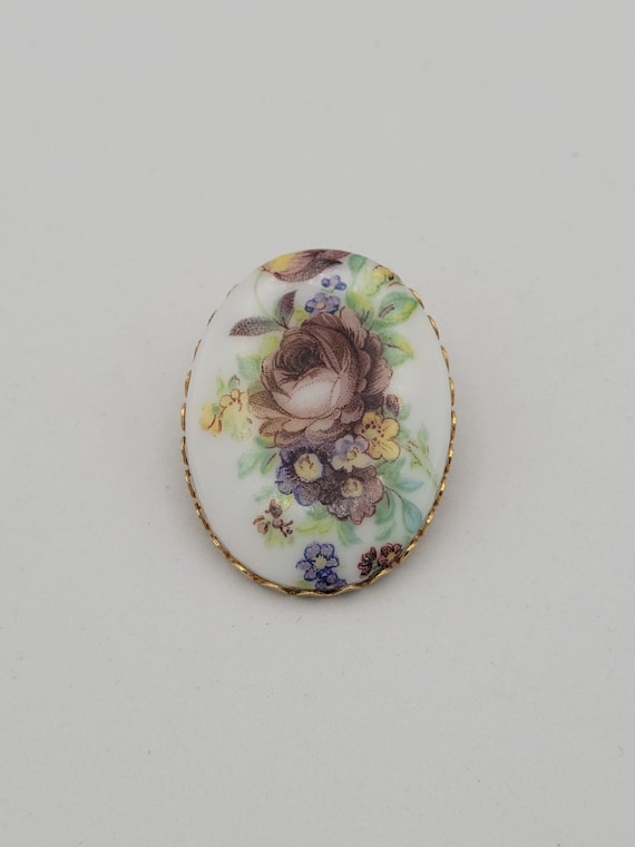 Vintage Gold Tone Porcelain Rose Cameo Brooch Costume Jewelry Retro Statement Women Pin Floral Flower Art Nouveau Victorian Scallop Purple