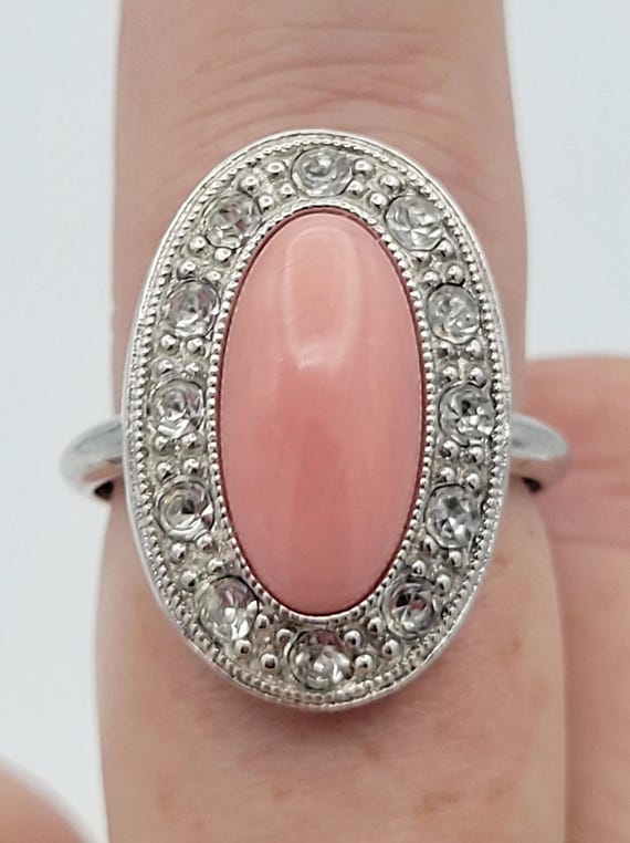 Vintage 1974 Avon "Pale Fire" Silver Tone, Crystal & Pink Faux Coral Oval Cocktail Statement Ring Right Hand Costume Jewelry US 7 - 8.5