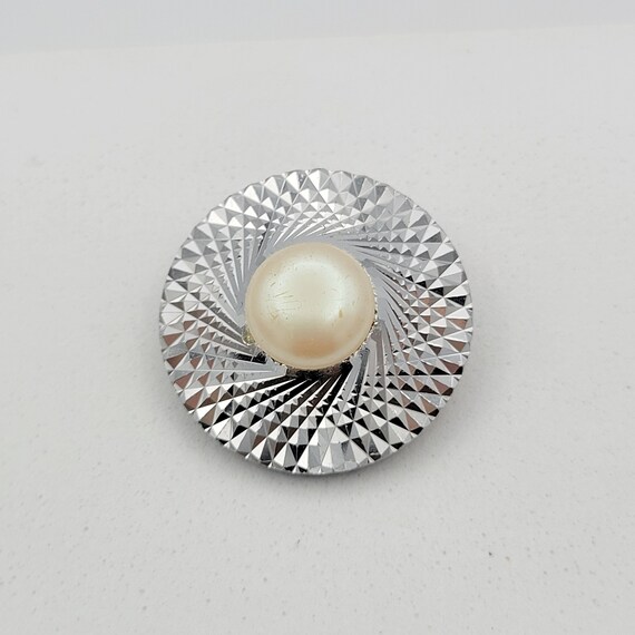 Vintage Western Germany Silver Tone Diamond Cut Round Scarf Clip with Faux Pearl Costume Jewelry Retro Statement Women Dress Clip Ivory