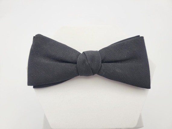 Vintage Ormond NYC Clip On Black Bow Tie 4 1/4" Men's Accessories Formal Elegant Tuxedo Suit Accent Wedding Prom Knot Fabric