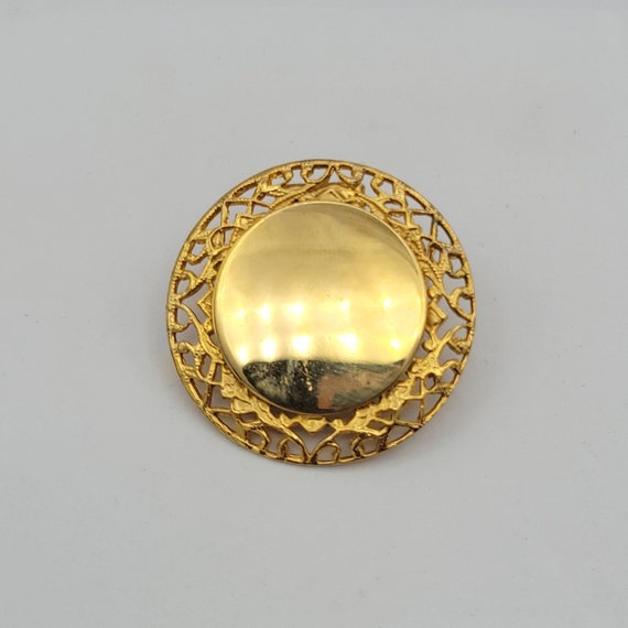 Vintage Gold Tone Circular Scarf Clip/Brooch with… - image 1