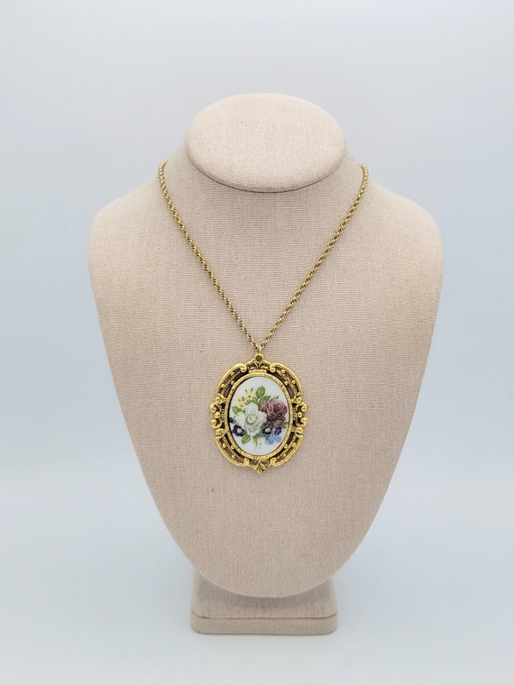 Vintage Gold Tone Rope Chain Necklace & Oversize Victorian Style Floral Cameo Pendant Costume Jewelry Retro Statement Women 26" Flowers Oval