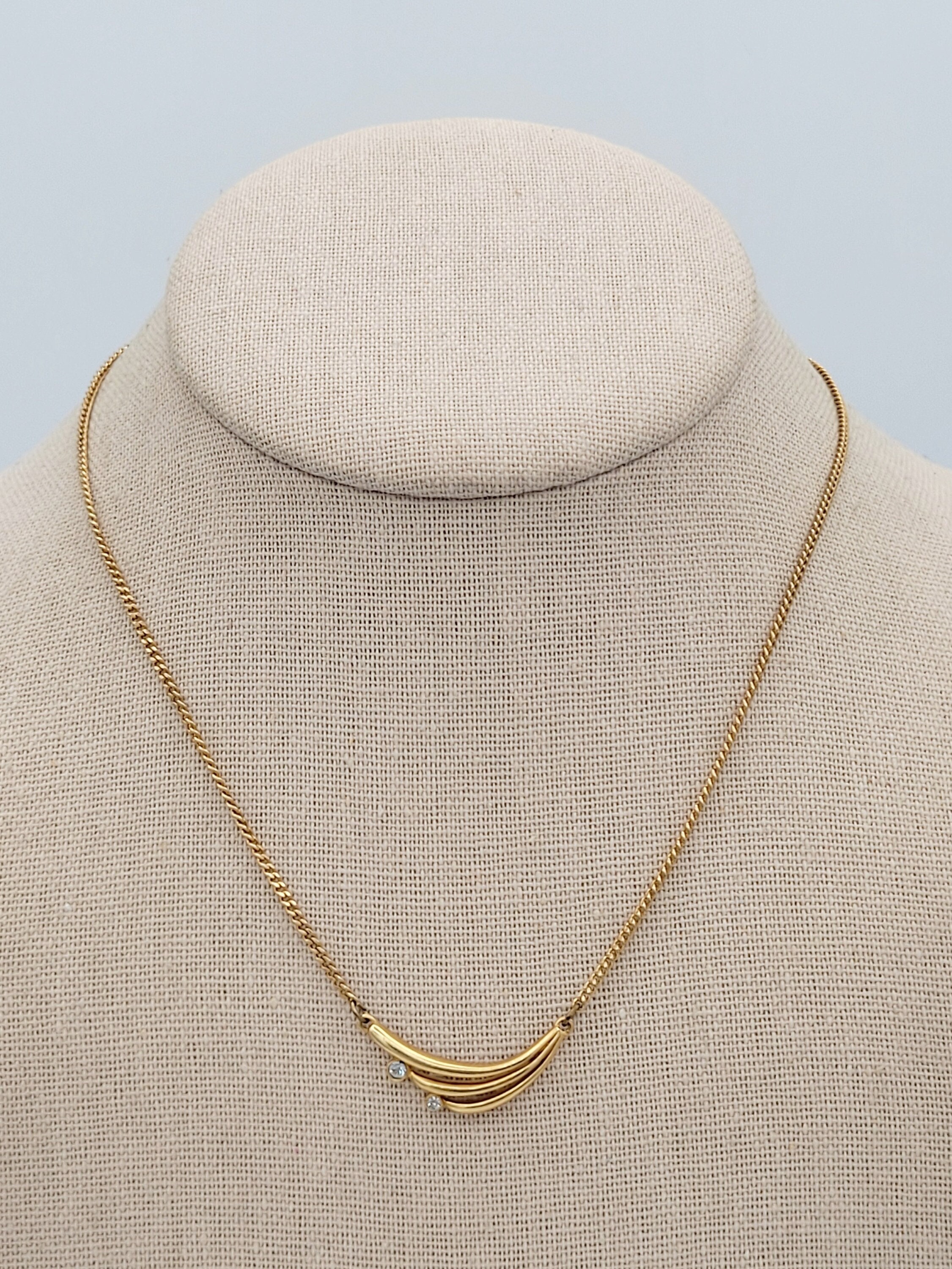 Vintage 1980s Avon Gold Tone Curve & Curb Chain Necklace Vintage 1980s Avon Gold Tone Curve & Curb Chain Necklace