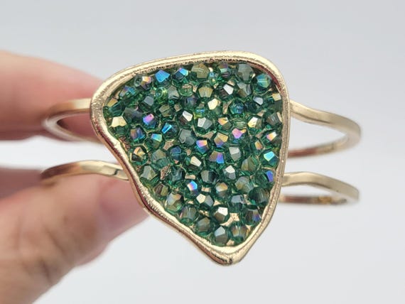 Vintage Gold Tone Openwork Clamper Bangle Bracelet with Triangular Green Rhinestone Centerpiece Costume Jewelry Retro Hinged Chunky Cuff