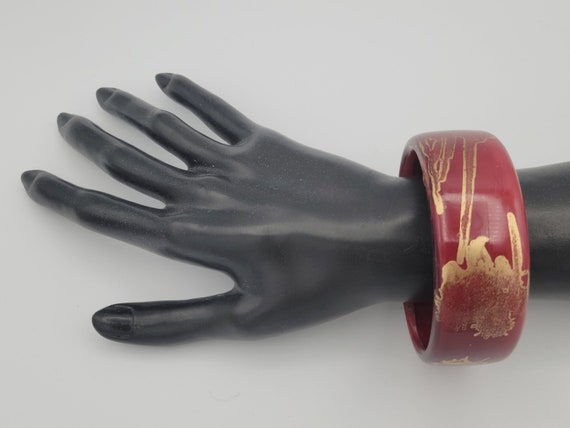 Vintage Maroon Plastic Bangle Bracelet With Gold Tone Splatter Paint Design Costume Jewelry Retro Statement Women Wide Thick Chunky Red