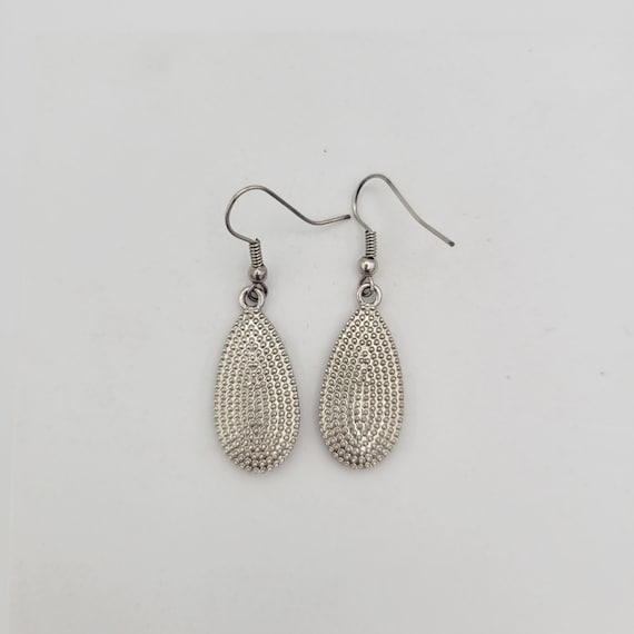 Vintage Silver Tone Textured Teardrop Dangle Earrings with Ear Wires Costume Jewelry Retro Women Statement Geometric Chunky Nailhead Dotted