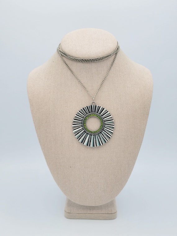 Vintage Silver Tone & Rhinestone Pleated Circular Pendant with Curb Chain Necklace Costume Jewelry Retro Statement Women Circle Openwork