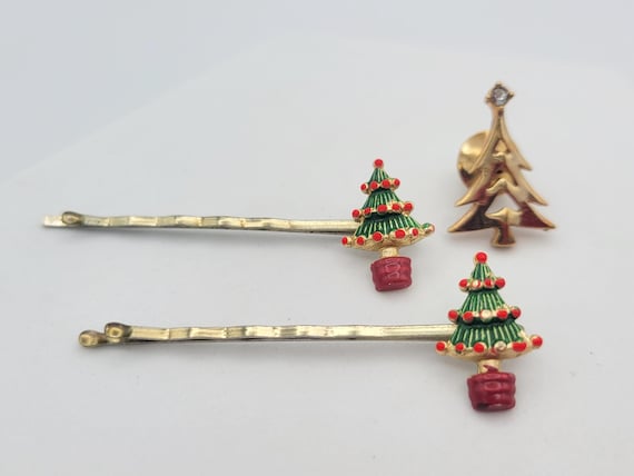 Vintage Avon Gold Tone Openwork Christmas Tree Pin & Tree Enamel Bobby Pins Jewelry Set Costume Retro Women Statement Xmas Holidays Brooch